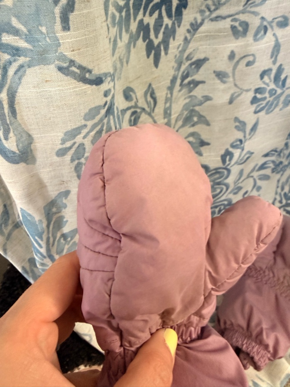Patagonia Pink Kids Mittens - Dusty Rose - Picture 3 of 3